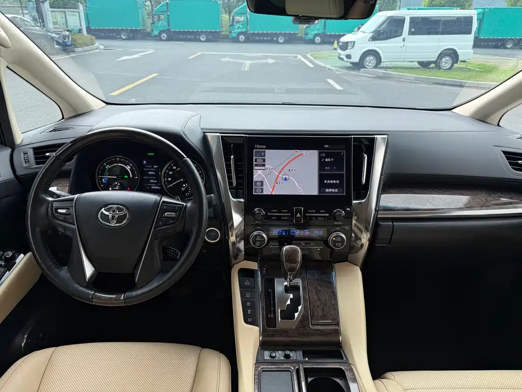 Toyota Alphard — фото 13