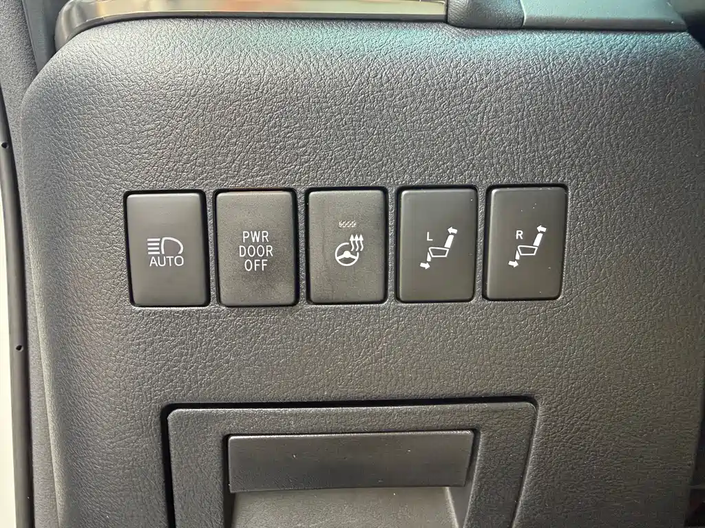 Toyota Alphard — фото 20