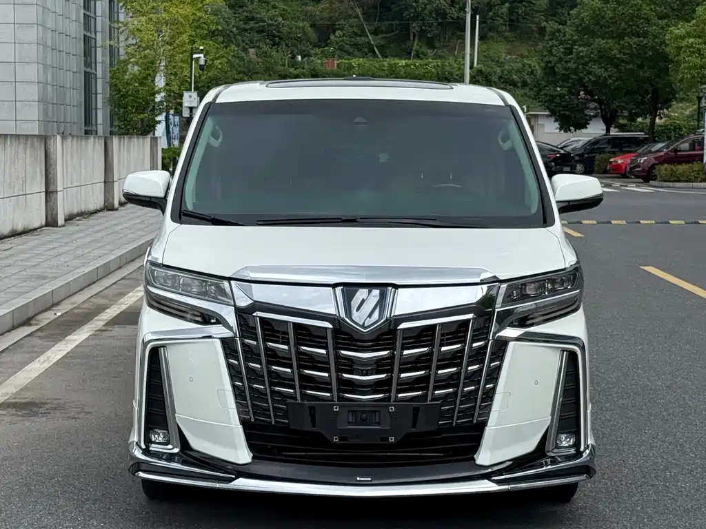 Toyota Alphard — фото 5