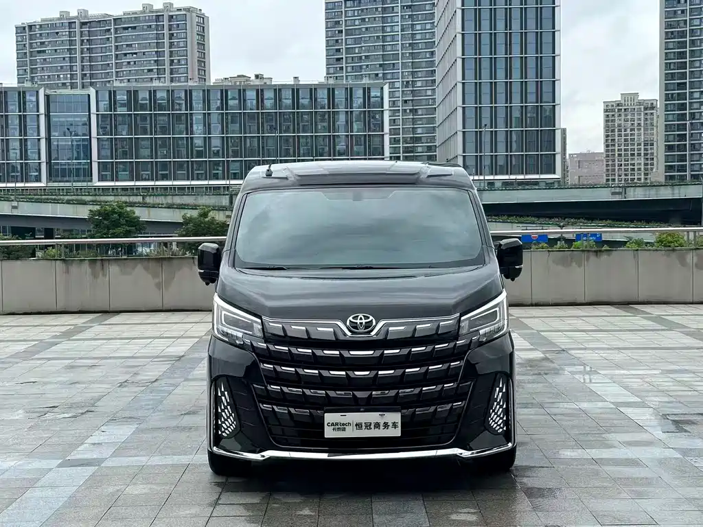 Toyota Hiace — фото 2