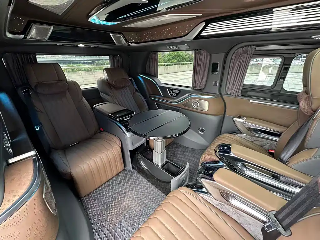Toyota Hiace — фото 11