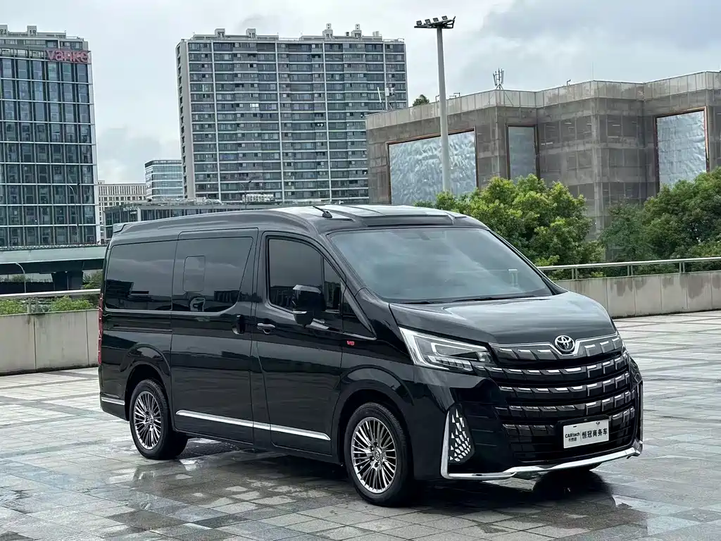 Toyota Hiace — фото 3