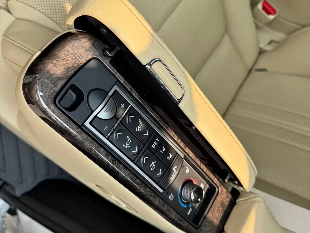 Toyota Alphard — фото 8