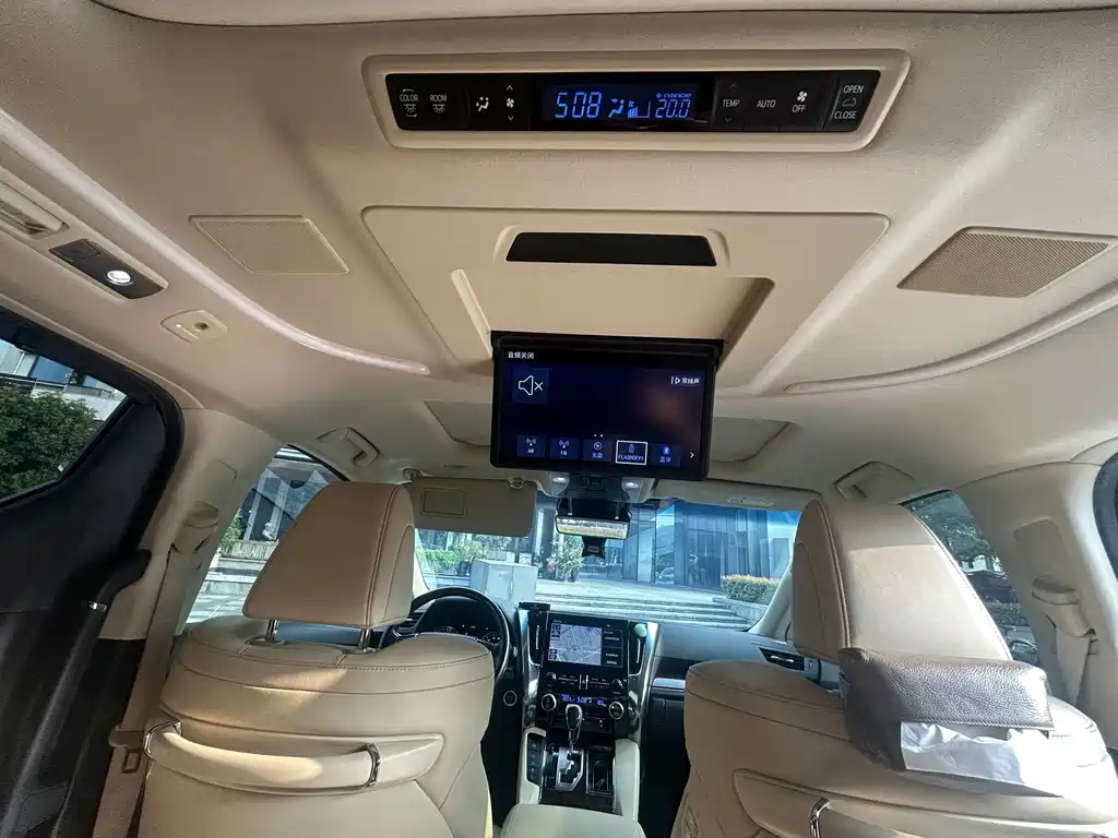 Toyota Alphard — фото 11