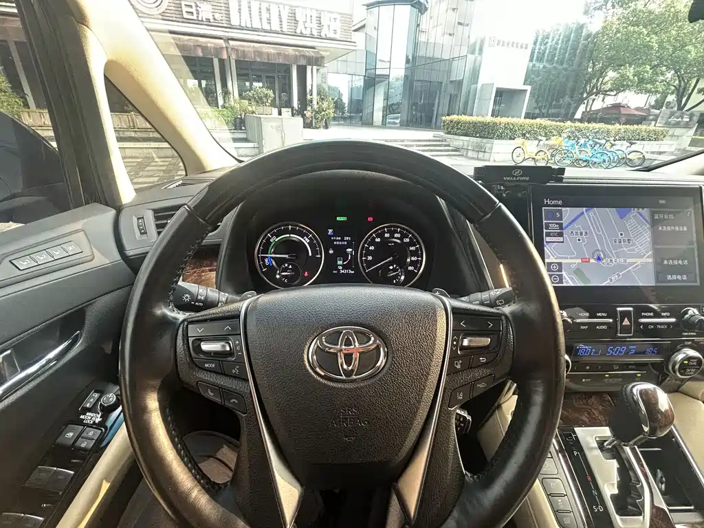 Toyota Alphard — фото 7