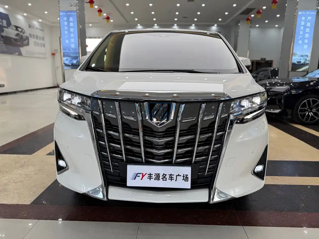 Toyota Alphard — фото 2