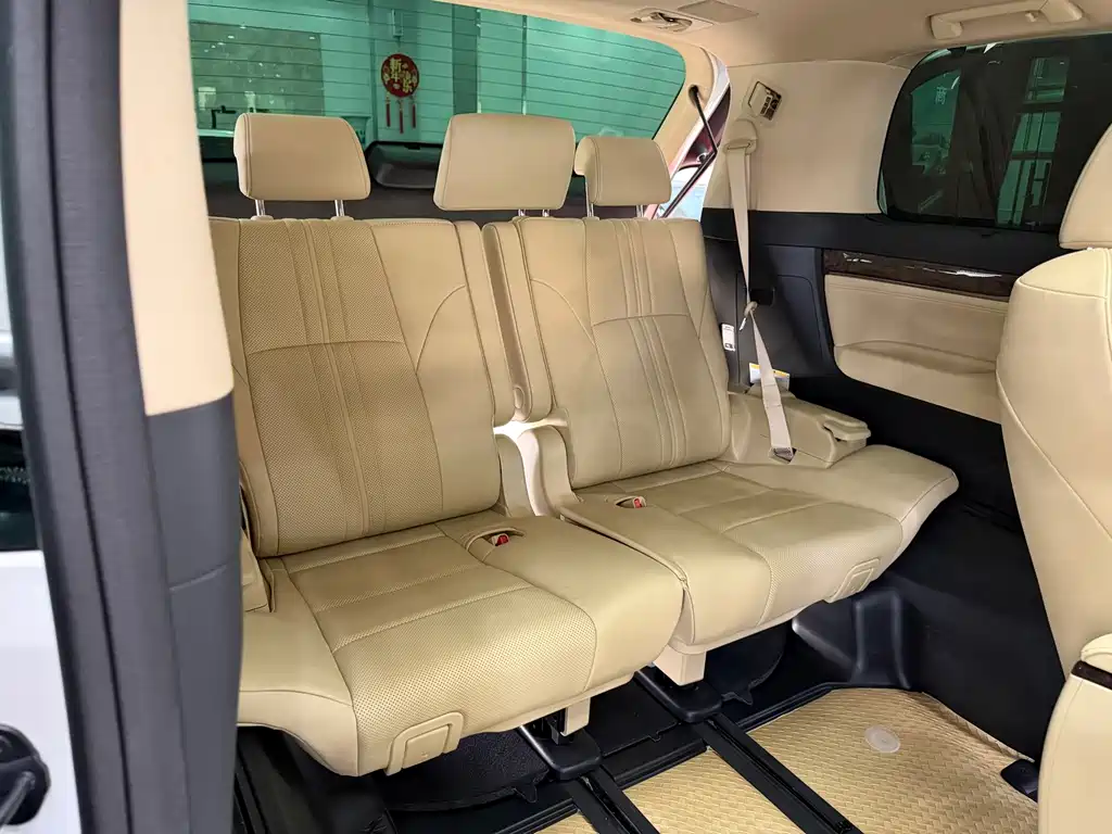 Toyota Alphard — фото 11