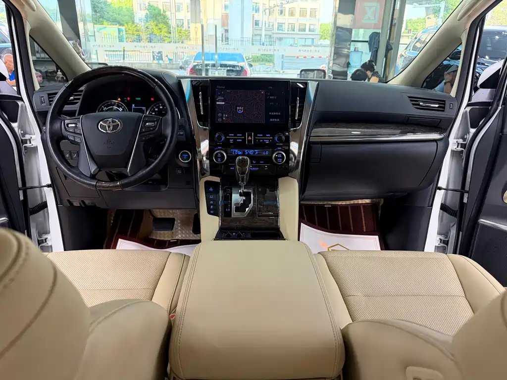Toyota Alphard — фото 13