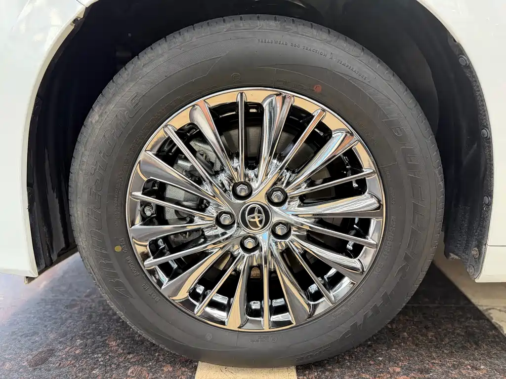 Toyota Alphard — фото 14
