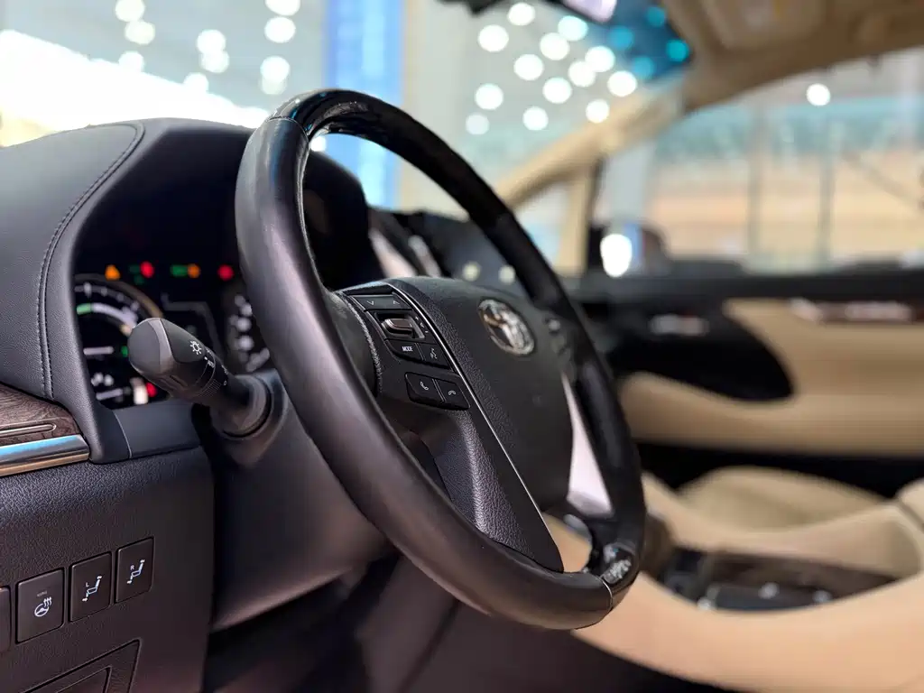 Toyota Alphard — фото 15