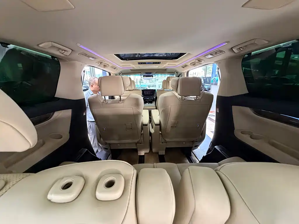 Toyota Alphard — фото 22