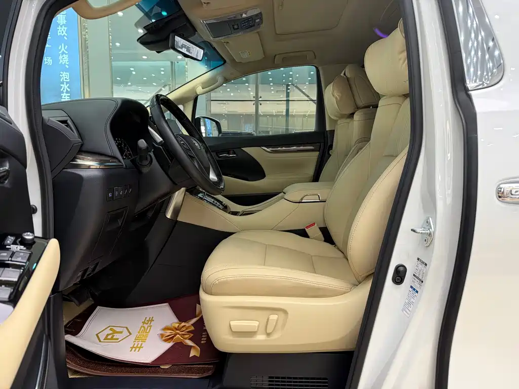 Toyota Alphard — фото 4