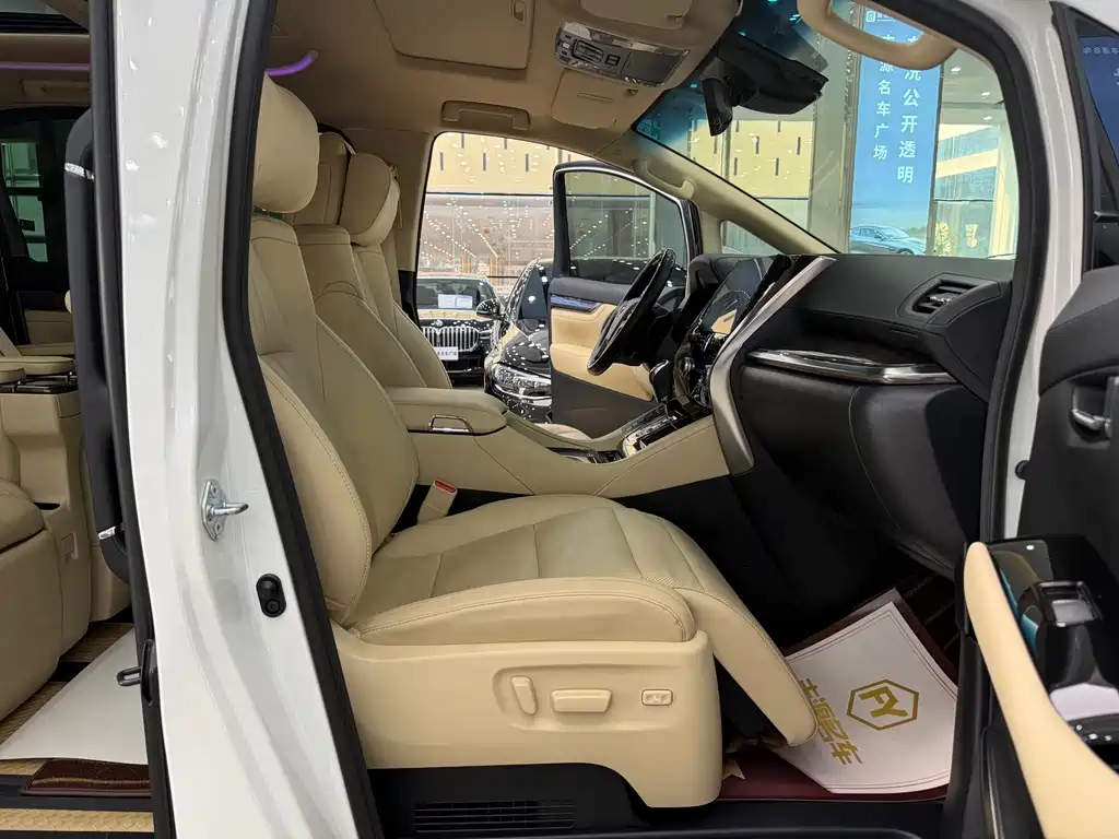 Toyota Alphard — фото 7