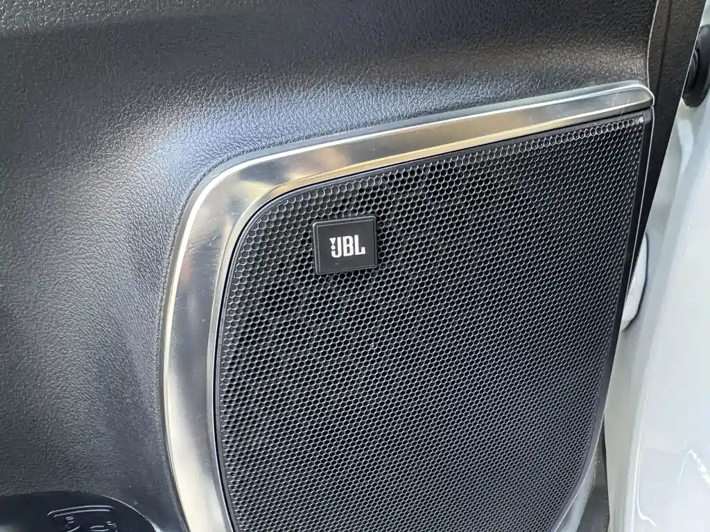 Toyota Alphard — фото 13