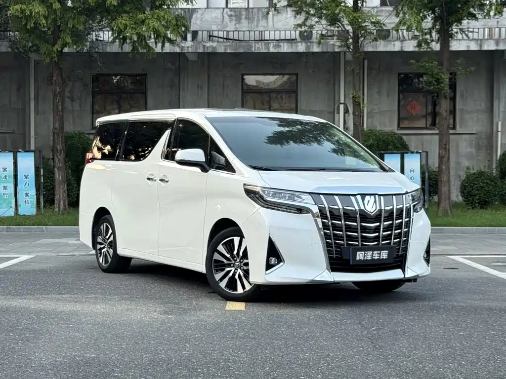 Toyota Alphard — фото 3