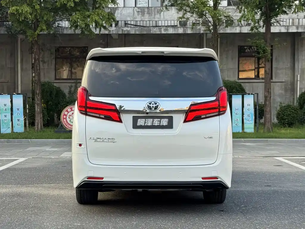 Toyota Alphard — фото 6
