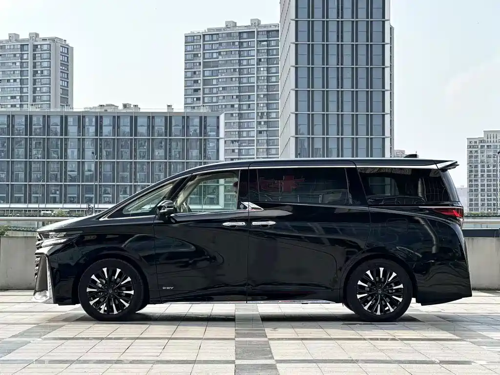 Toyota Vellfire — фото 4