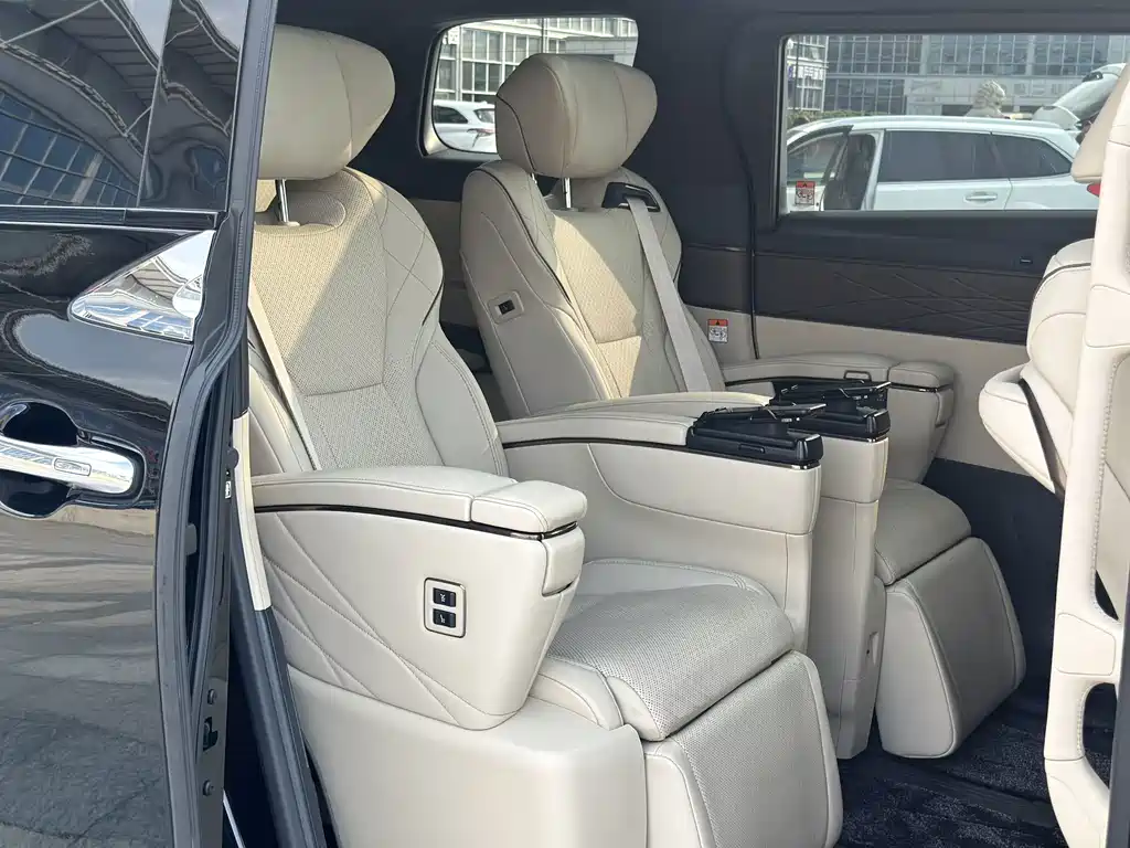 Toyota Vellfire — фото 8