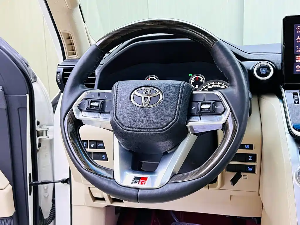 Toyota Land Cruiser — фото 10