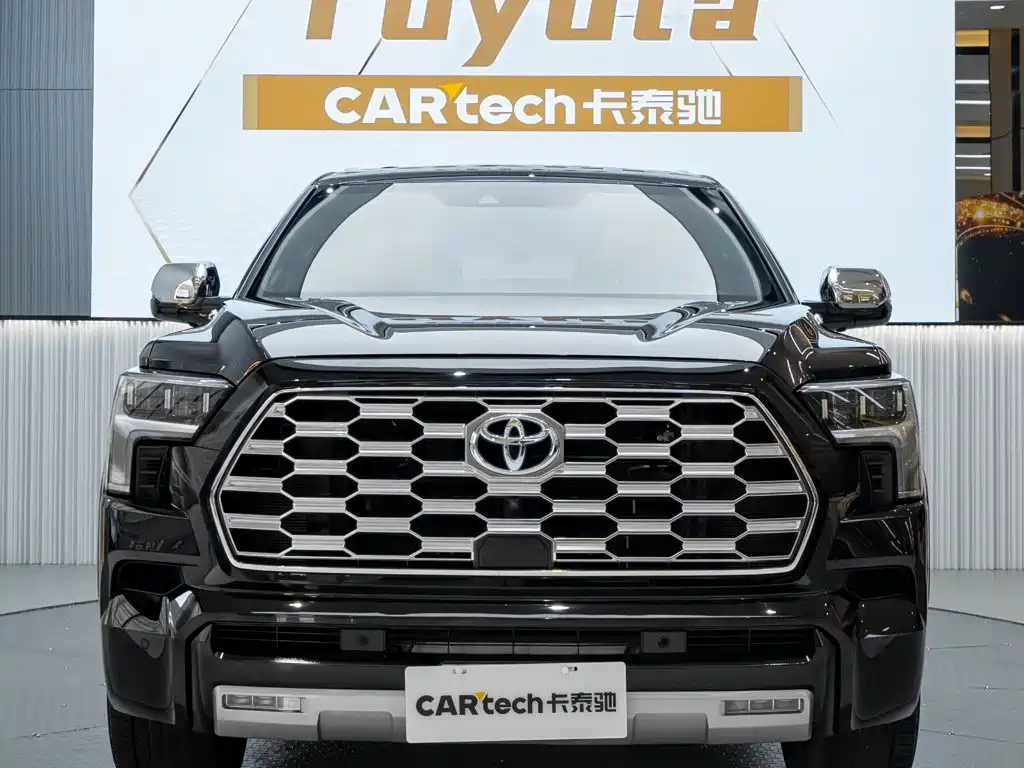 Toyota Sequoia — фото 2
