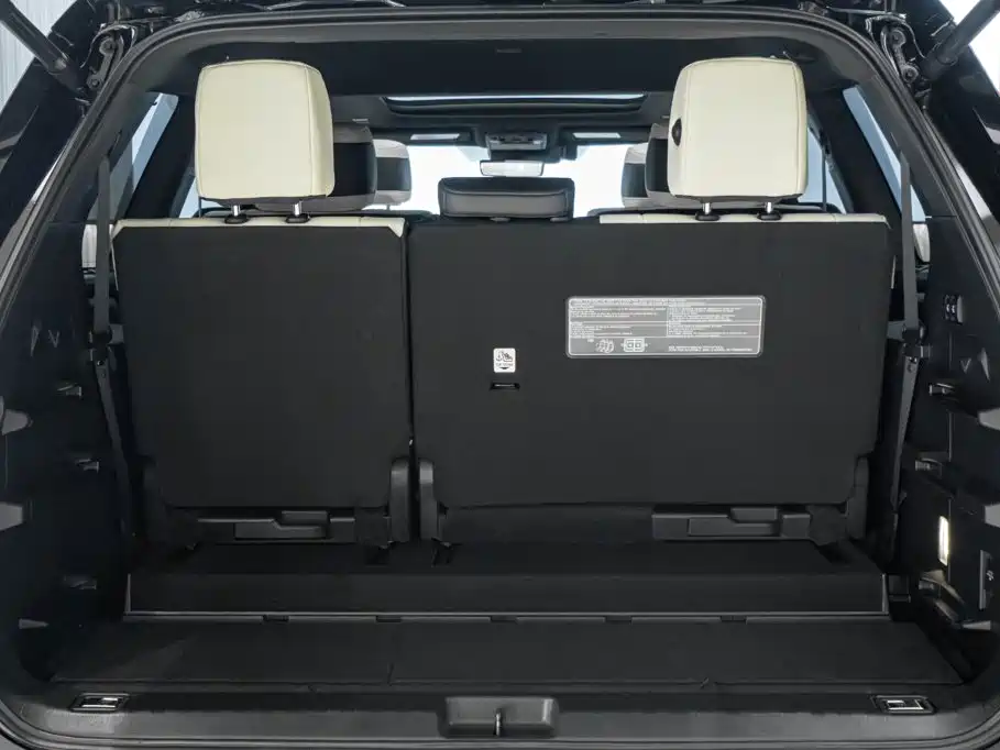 Toyota Sequoia — фото 13