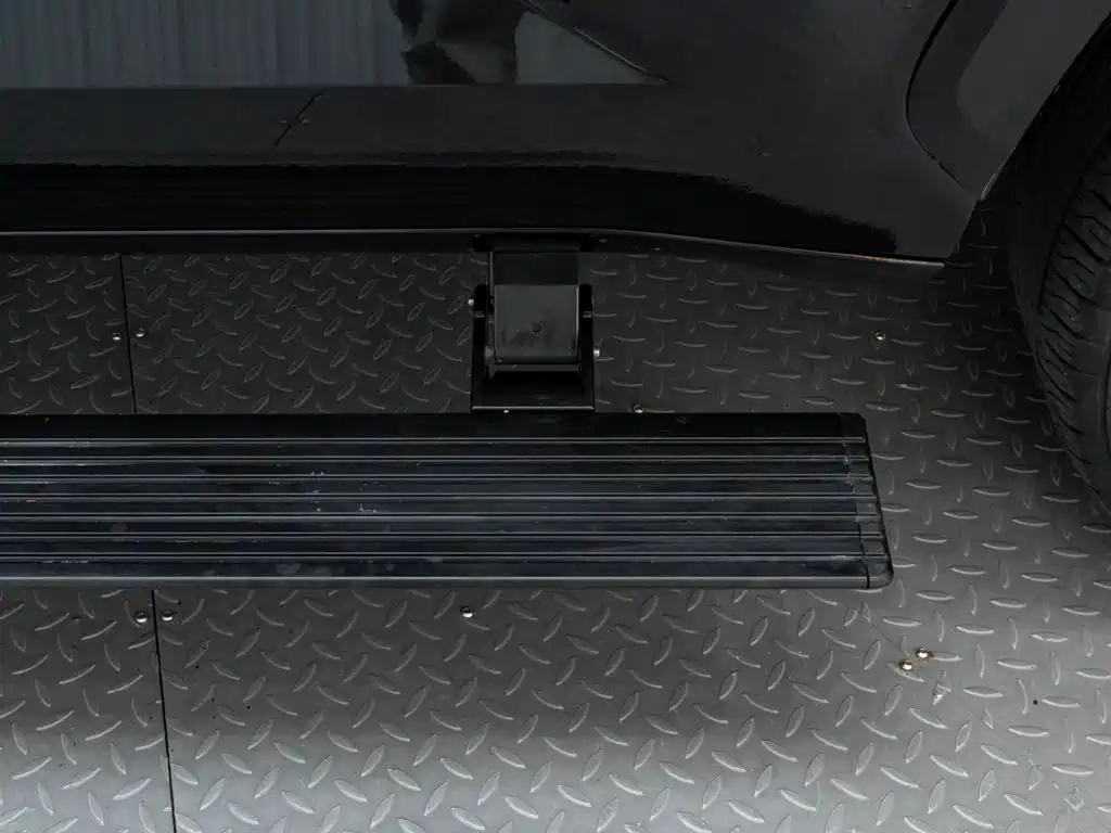 Toyota Sequoia — фото 10