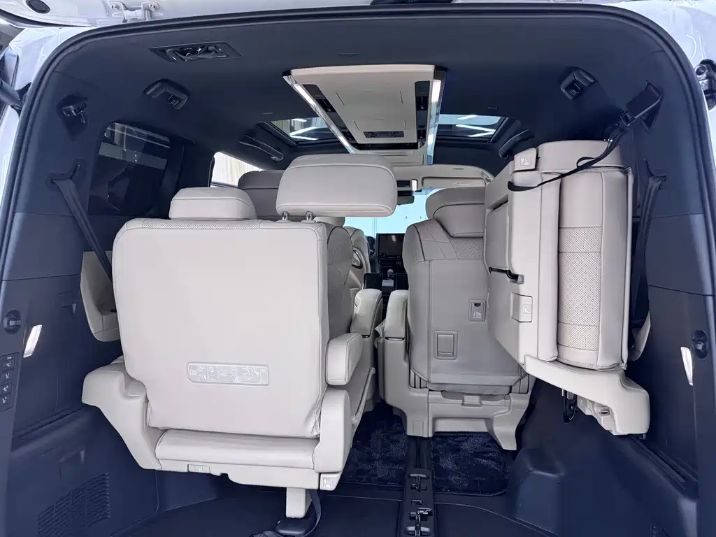 Toyota Alphard — фото 13