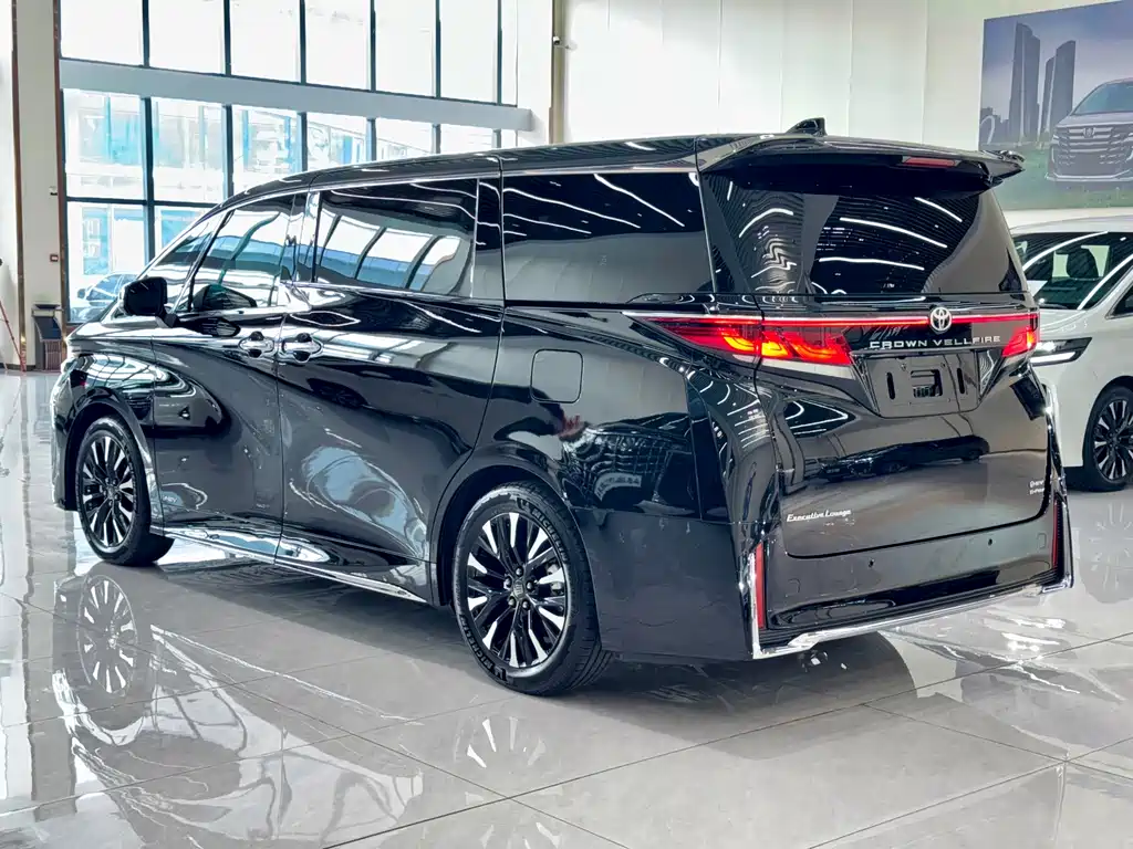 Toyota Vellfire — фото 12