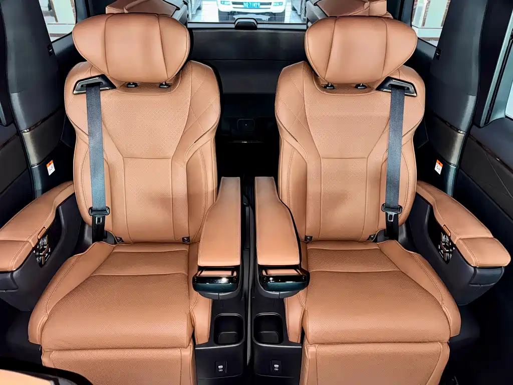 Toyota Vellfire — фото 8