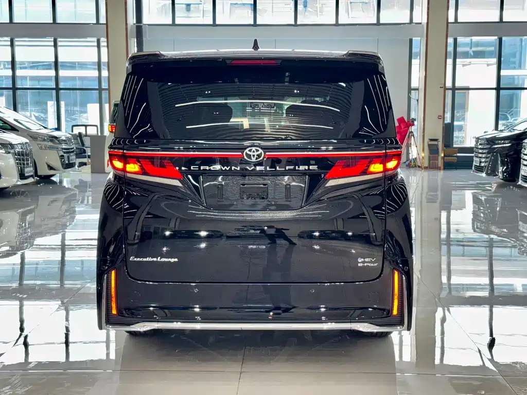 Toyota Vellfire — фото 10