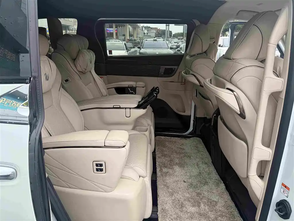 Toyota Alphard — фото 8