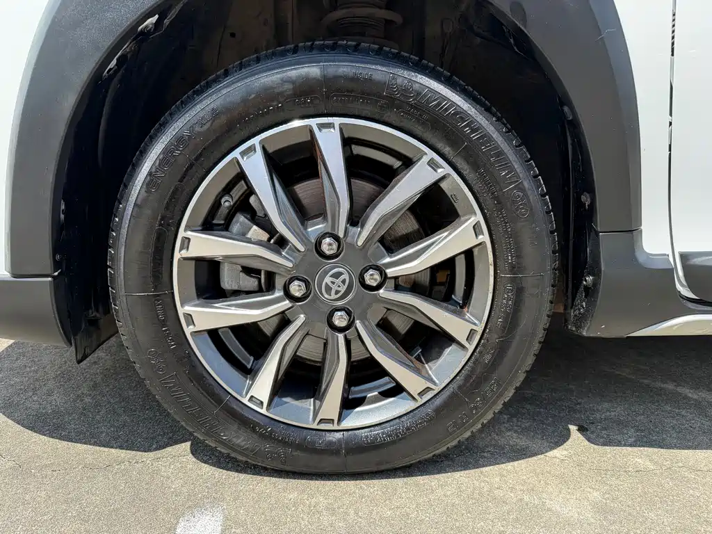 Toyota Yaris L — фото 5