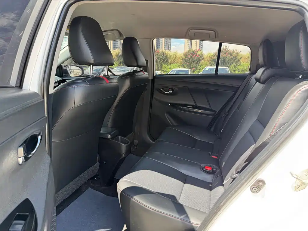 Toyota Yaris L — фото 8