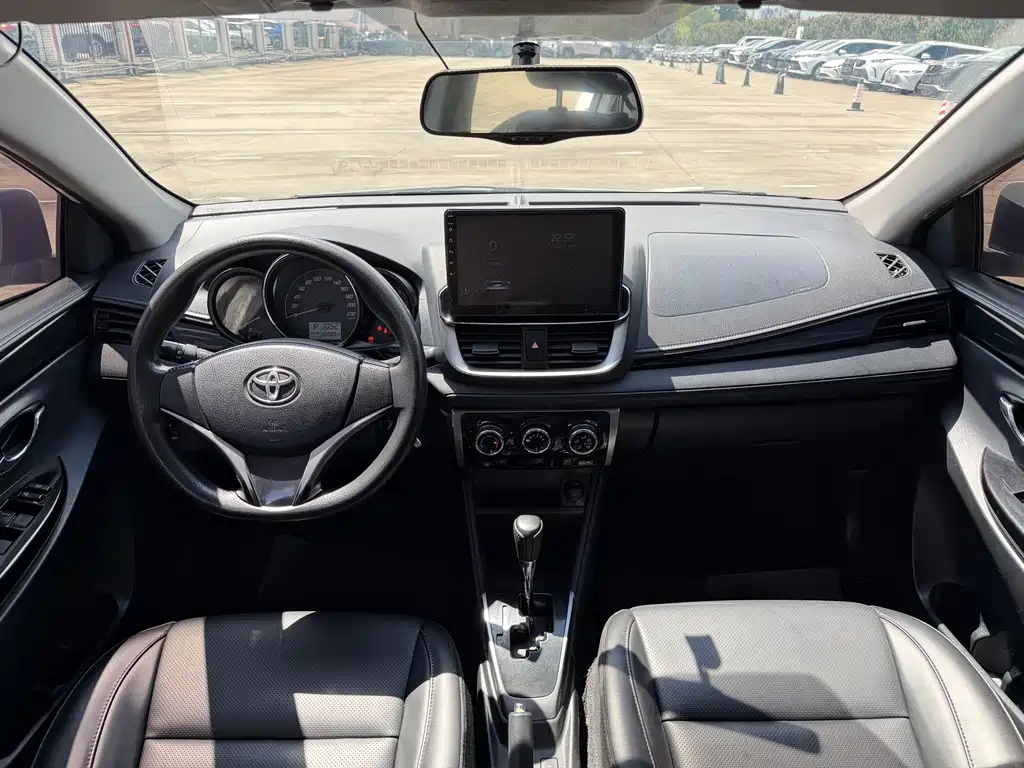 Toyota Yaris L — фото 9