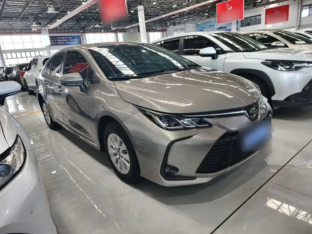 Toyota Corolla — фото 4