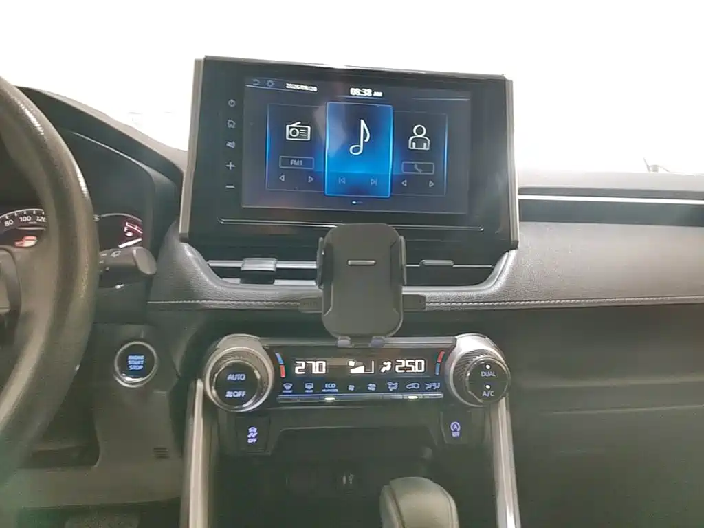 Toyota RAV4 — фото 13