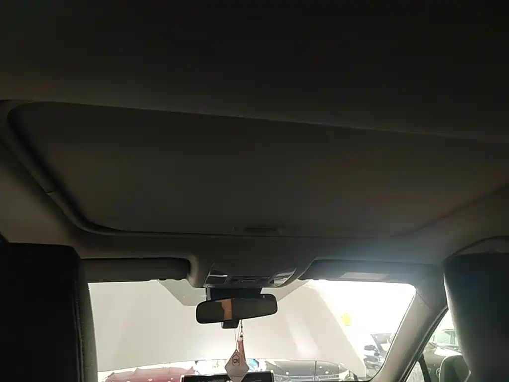 Toyota RAV4 — фото 18