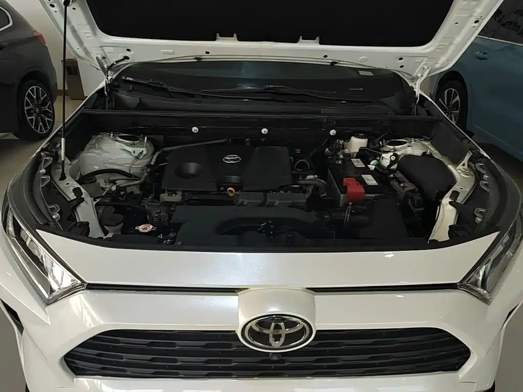 Toyota RAV4 — фото 20