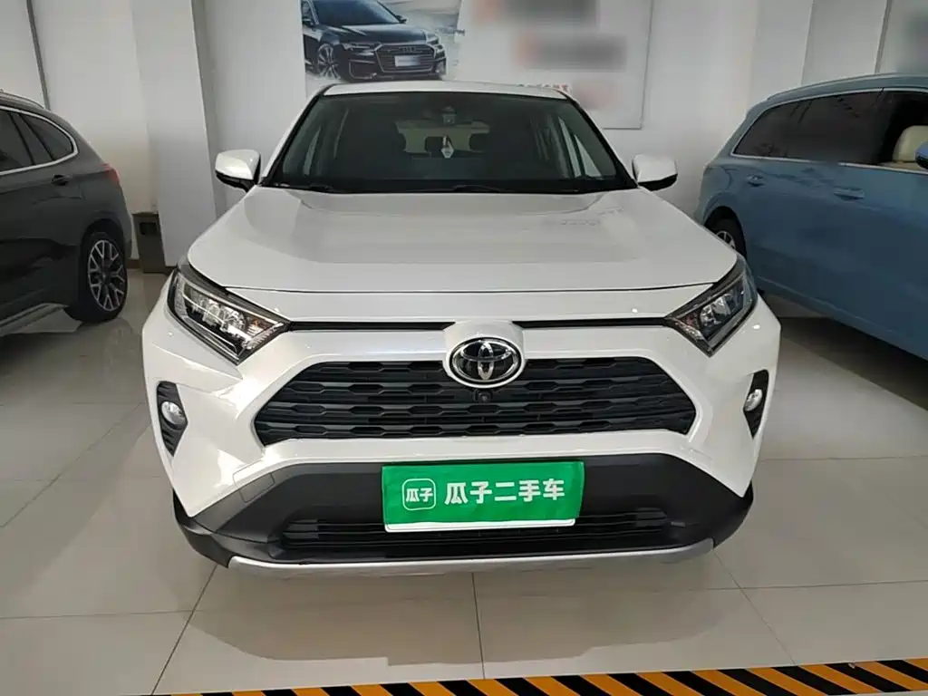Toyota RAV4 — фото 3