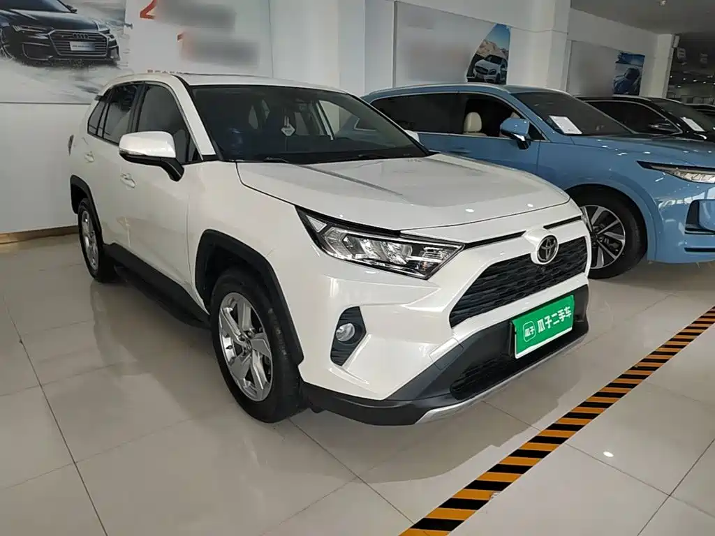 Toyota RAV4 — фото 4