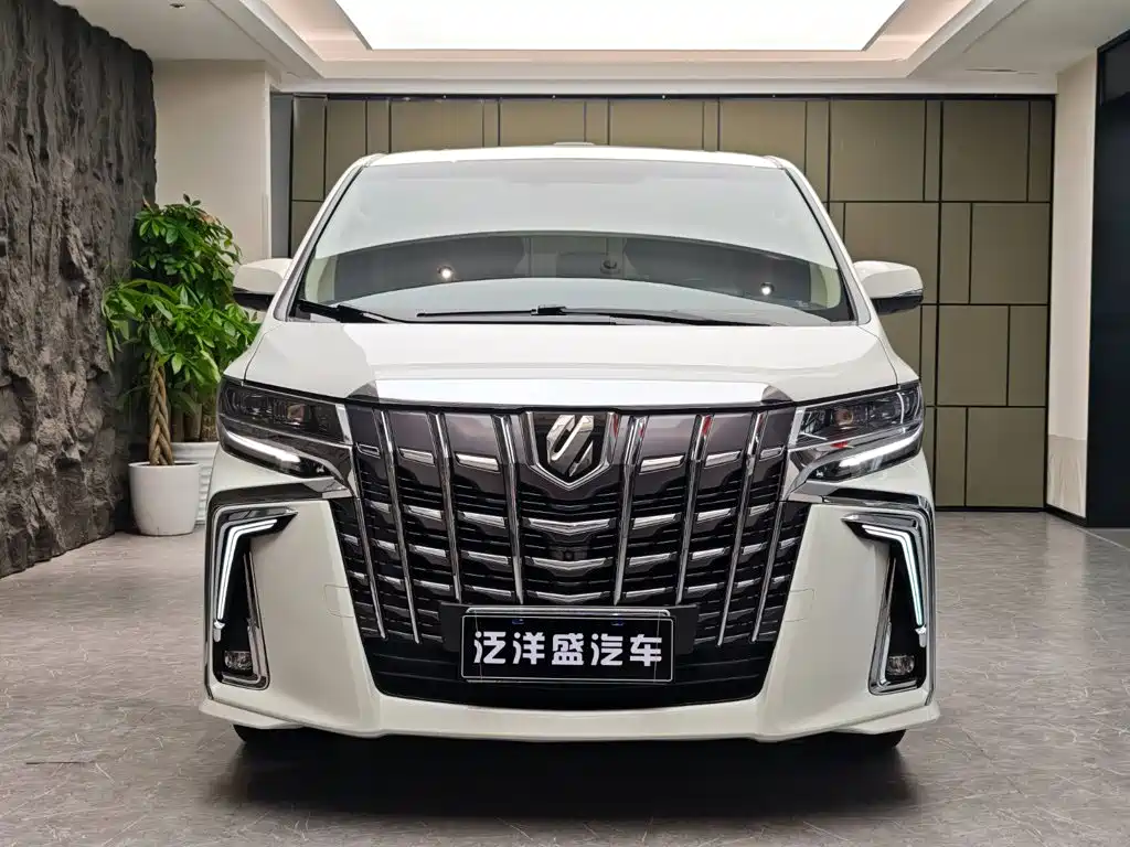 Toyota Alphard — фото 2