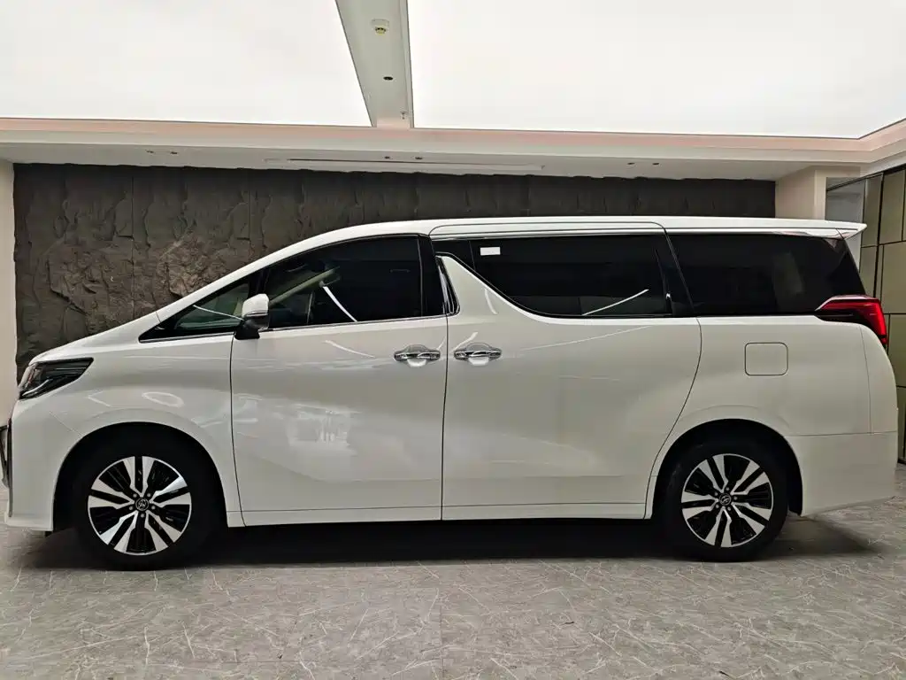 Toyota Alphard — фото 3