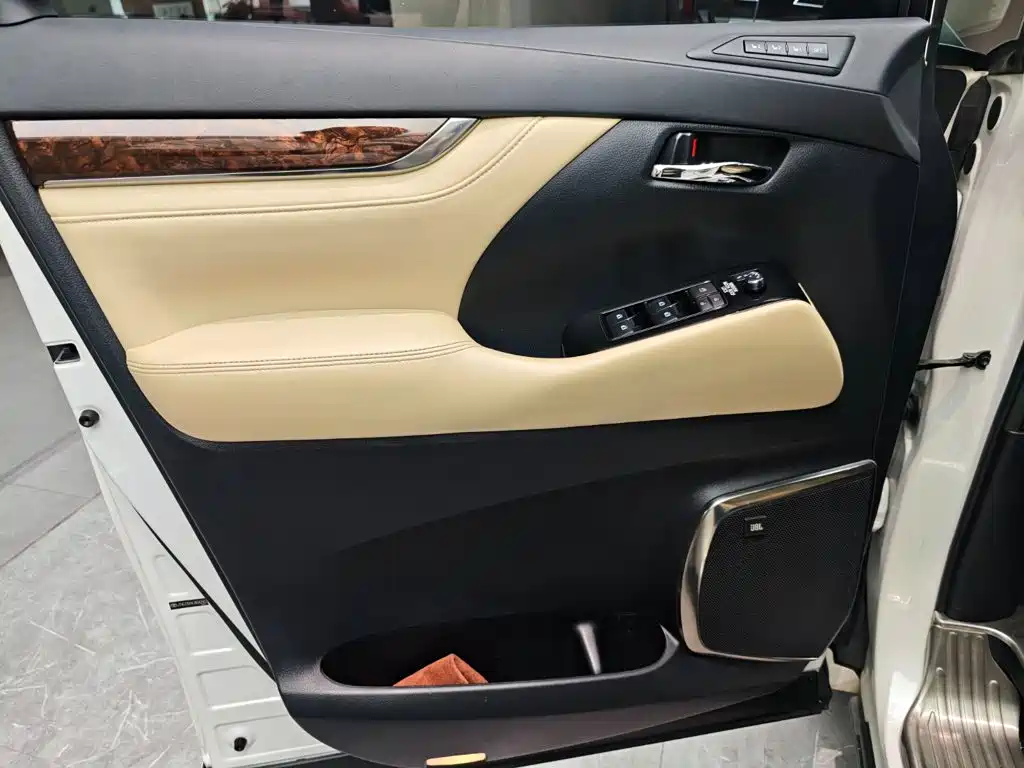 Toyota Alphard — фото 5