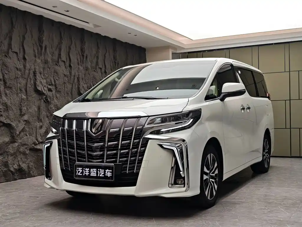 Toyota Alphard — фото 1