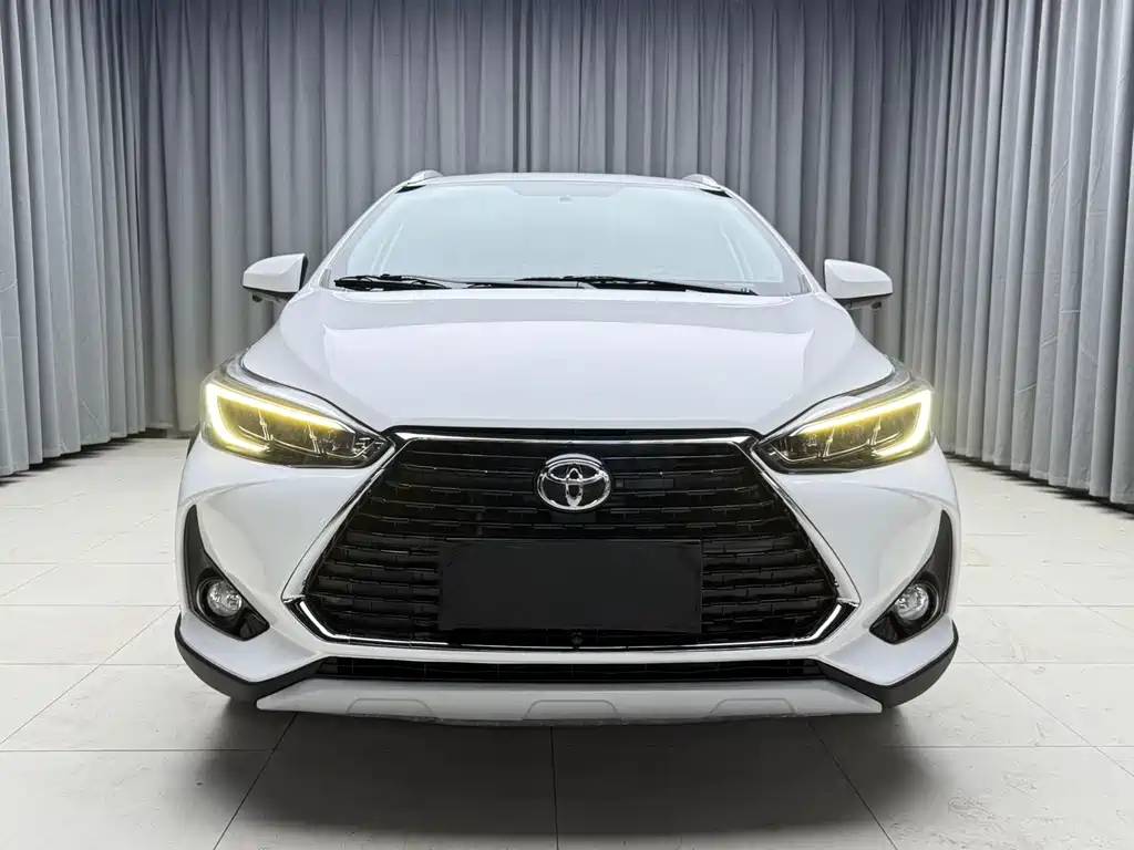 Toyota Yaris L — фото 2