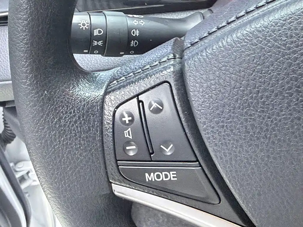 Toyota Yaris L — фото 11