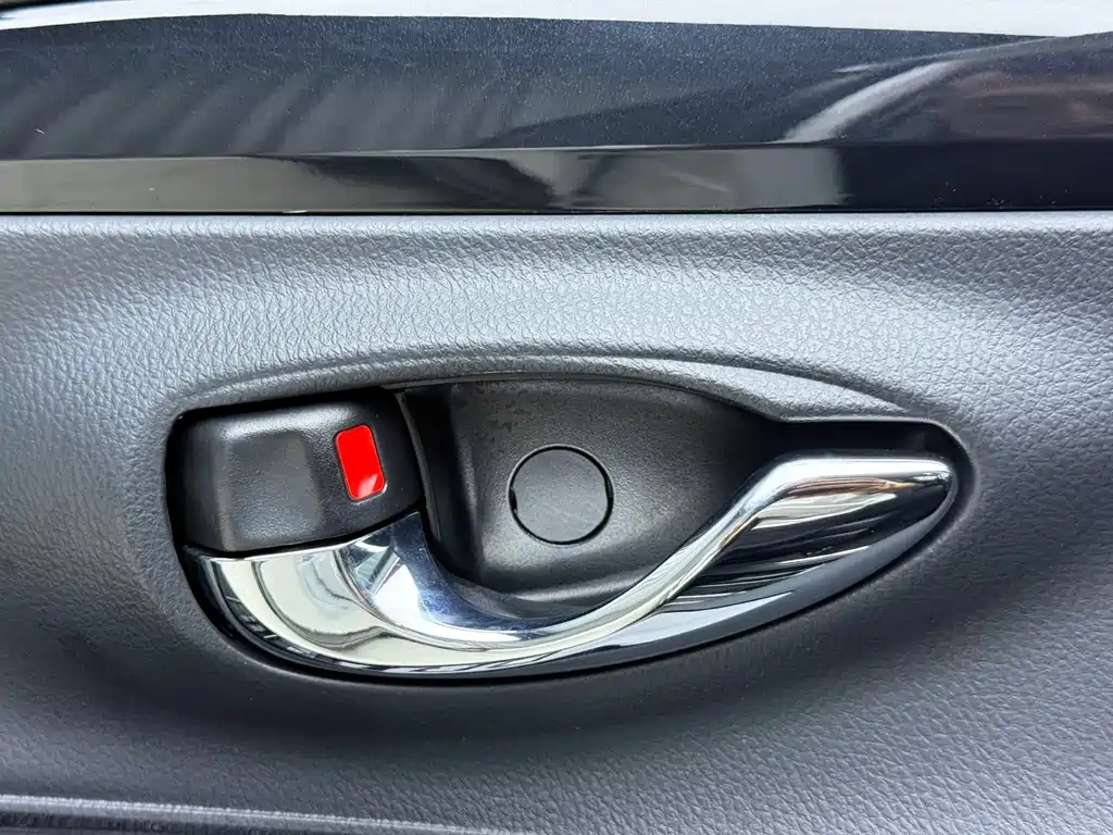 Toyota Yaris L — фото 14