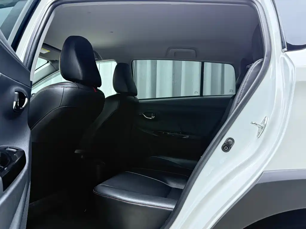 Toyota Yaris L — фото 17