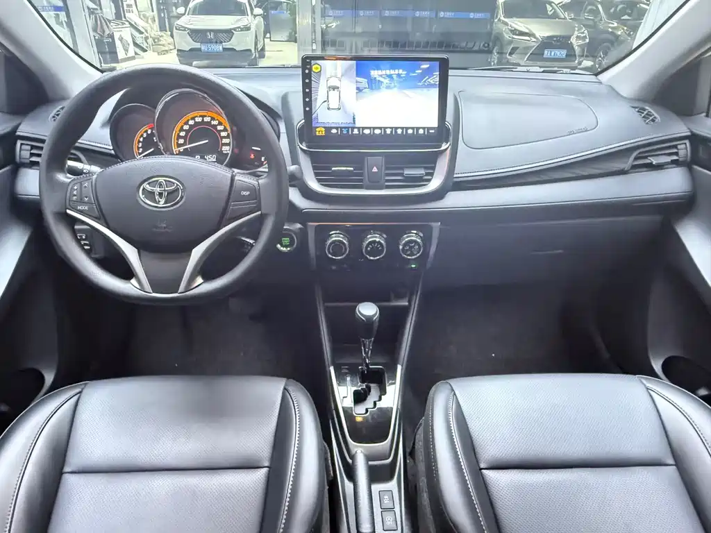 Toyota Yaris L — фото 19