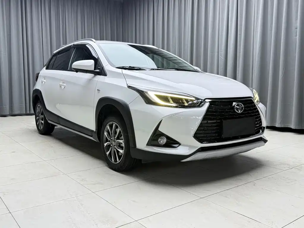 Toyota Yaris L — фото 3
